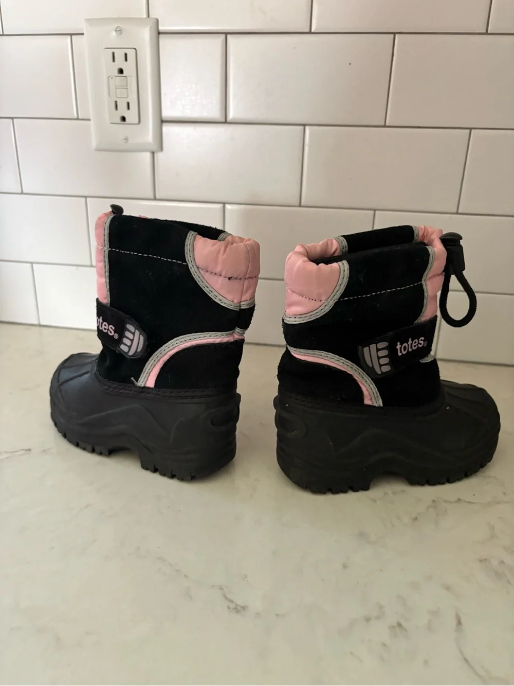 Totes Girls Snow Boots Size 6M Pink Black Waterproof Insulated Winter Boots